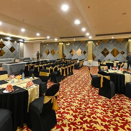 Hotel Avalon Palms Agra Agra  Dış mekan fotoğraf